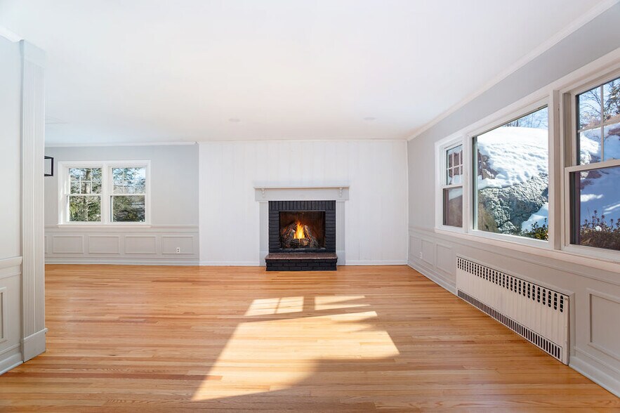 Building Photo - 198 Valley Rd