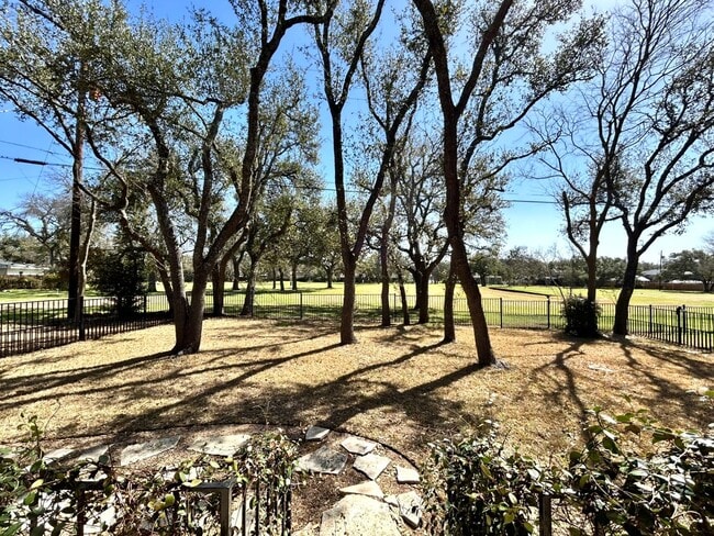 Building Photo - 9108 Balcones Club Dr
