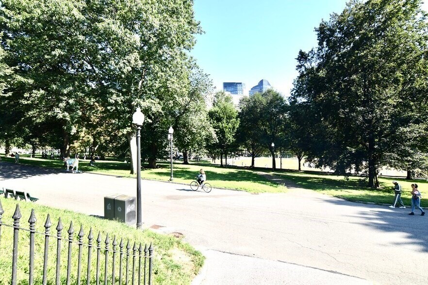 Building Photo - 33 Beacon St