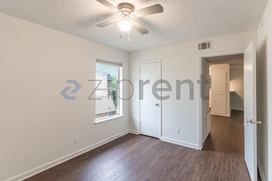 Building Photo - Unit C