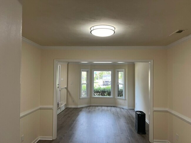 Building Photo - 1057 Tottenham Ln