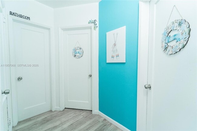 Building Photo - 1215 NE 127th St