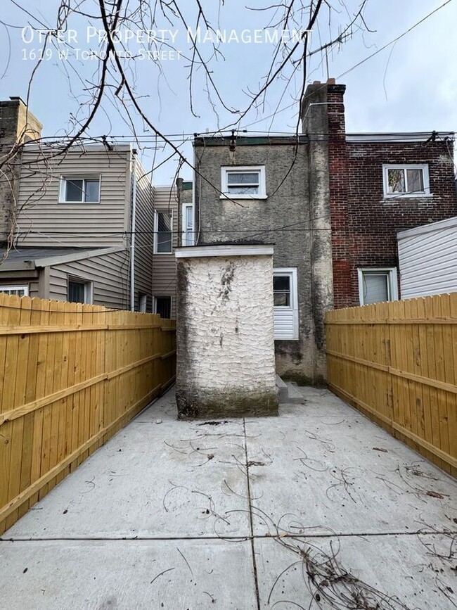 Building Photo - 1619 W Toronto St