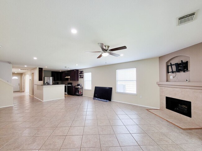 Building Photo - Comfort meets style in this home situated ...