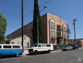 Building Photo - 560 N. Kingsley