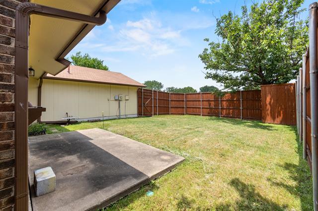 Building Photo - 2219 Greenvalley Dr