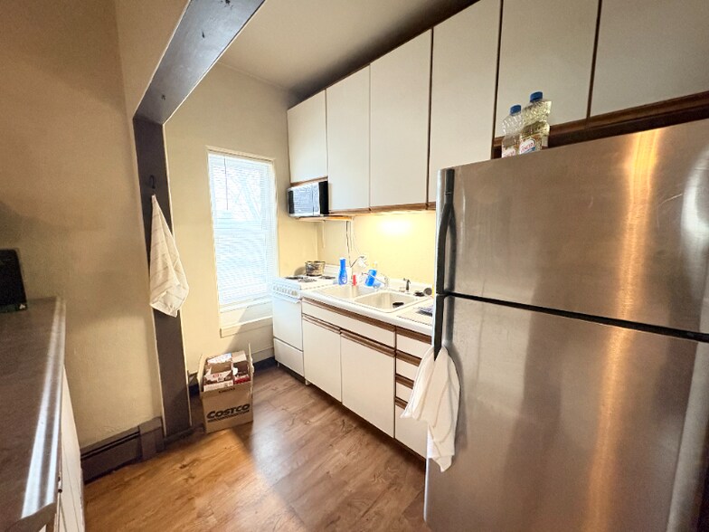 Building Photo - 208 West Ave