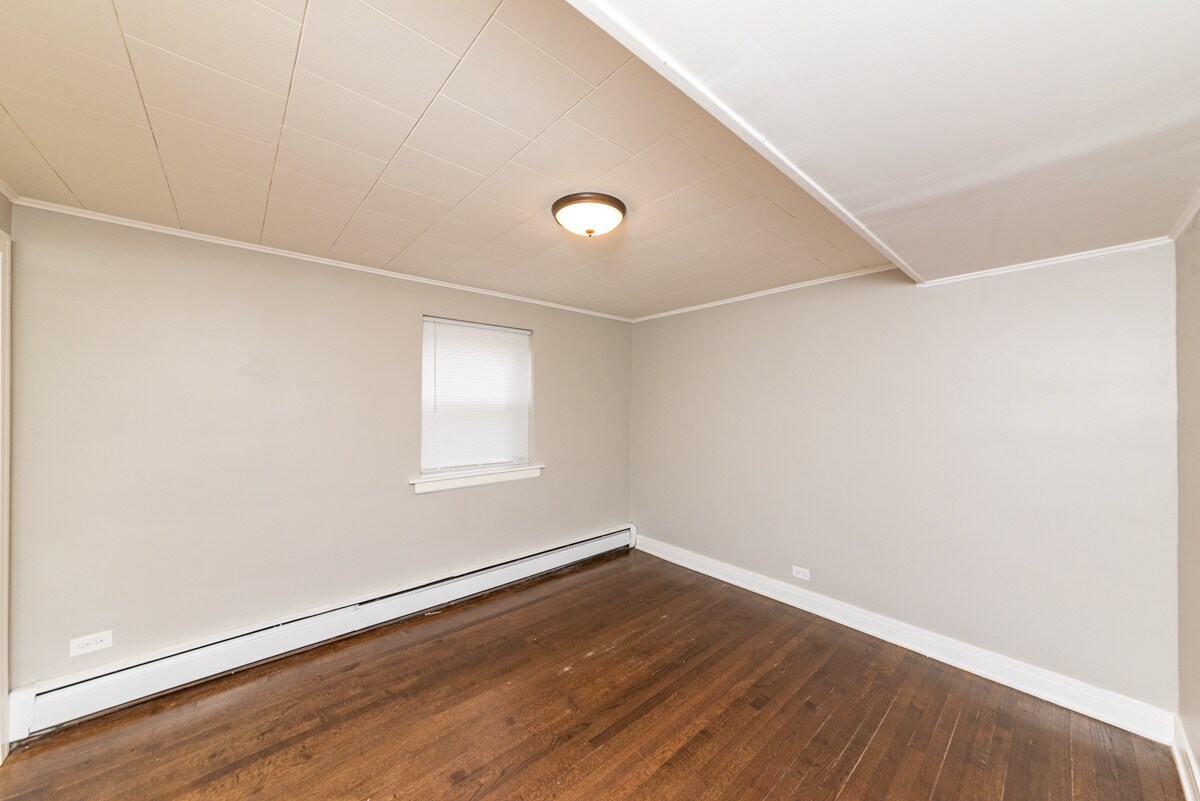 Building Photo - 3058 N Kostner Ave
