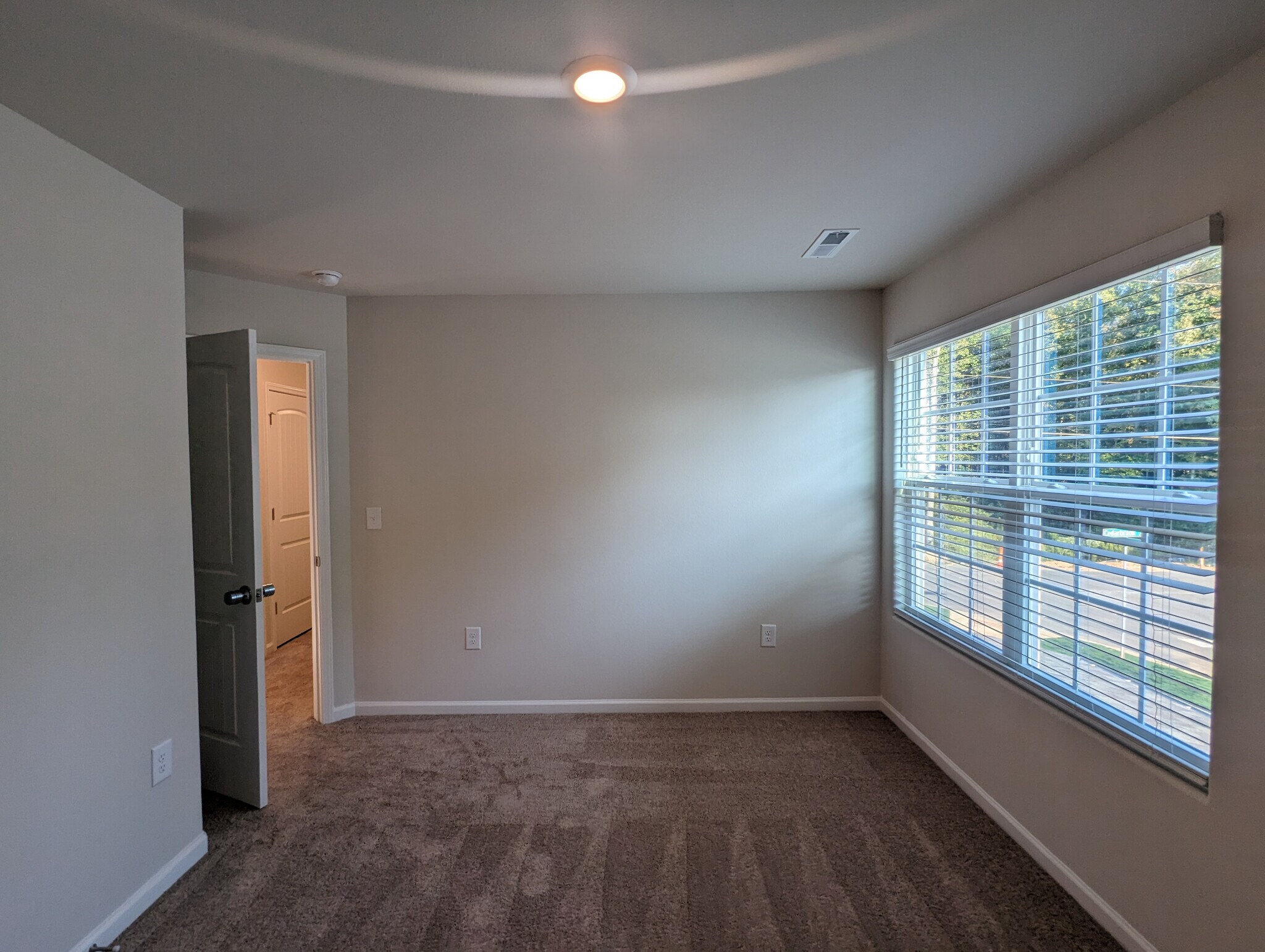Building Photo - Room in House on Trailblazer St