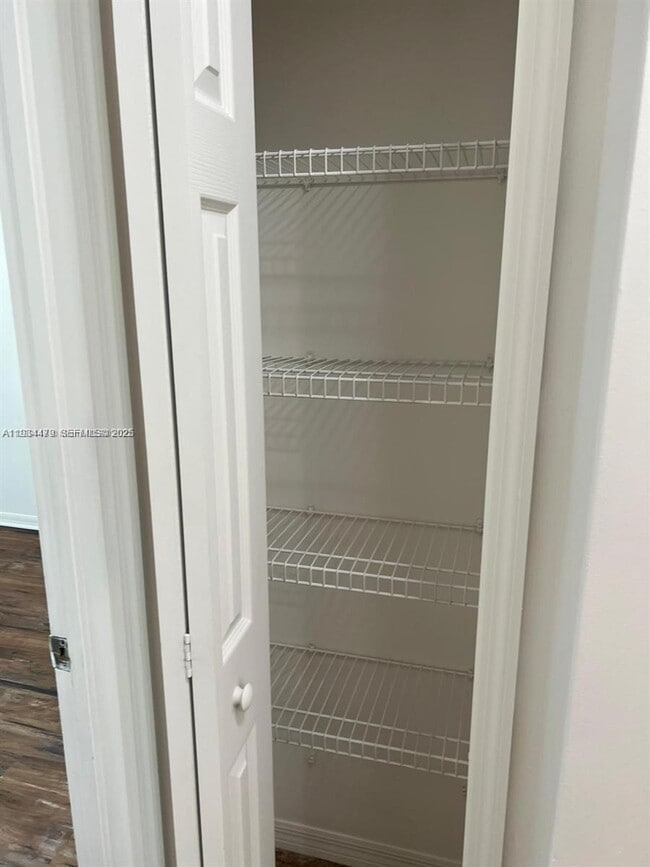 Building Photo - 2911 SE 13th Rd