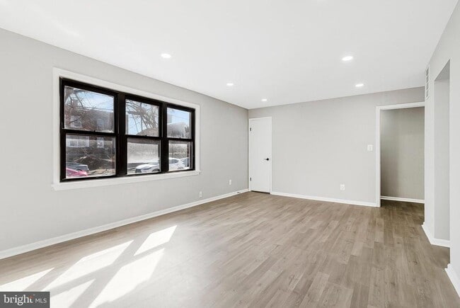 Building Photo - 4970-4972-4972 Just St NE
