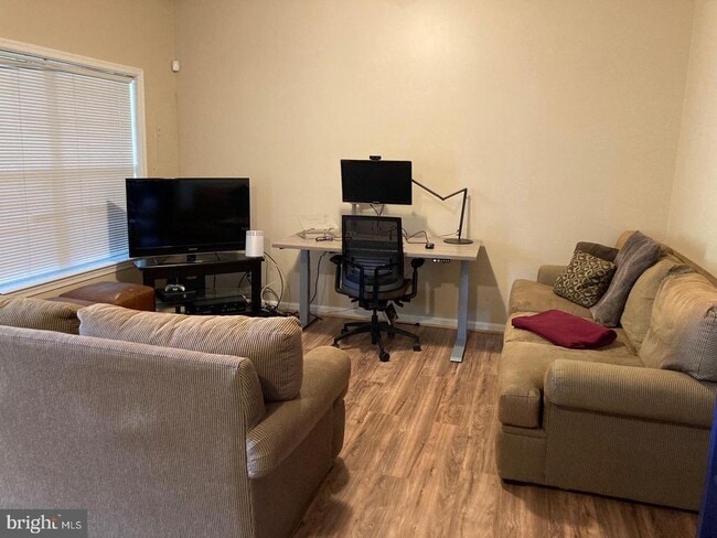 Building Photo - 20927 Trinity Square