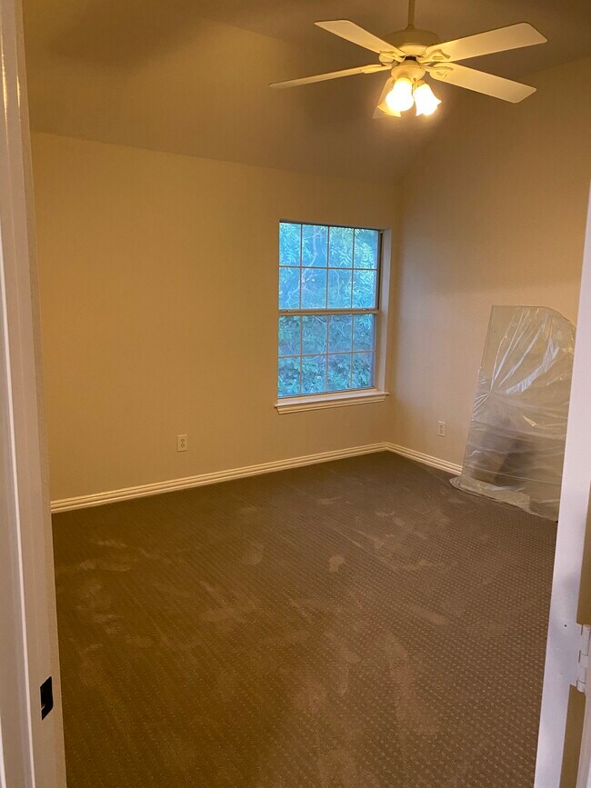 Building Photo - 306 Rivercove Dr