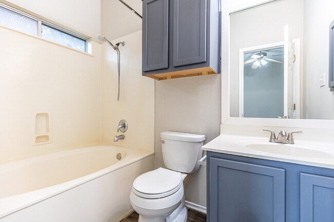 Building Photo - 6106 Briscoe Leaf