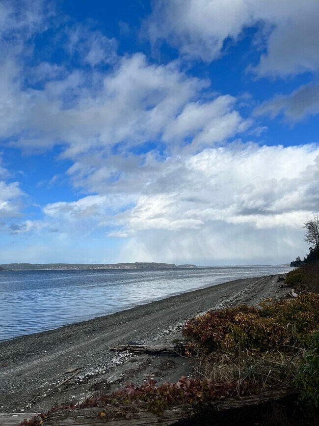 Building Photo - Spectacular Olympic Mountain and Hood Canal Views from Poulsbo Waterfront Home!