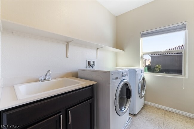 Building Photo - 9526 Vega Carpio Ave