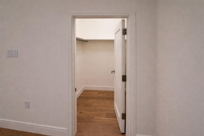 Building Photo - 92 E 27th St