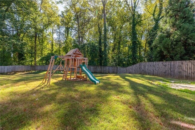 Building Photo - 1931 Gregory Run NE