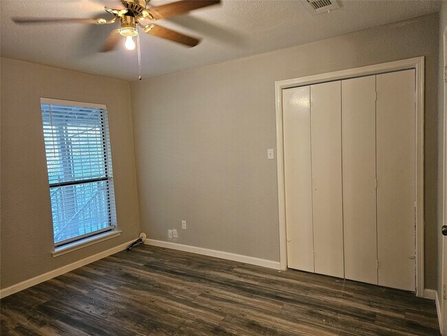 Building Photo - 5711 Sugar Hill Dr