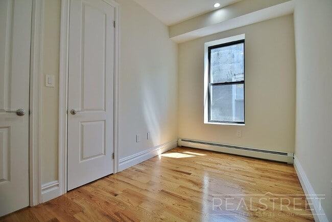 Building Photo - NEW Modern 3 Bed in Crown Heights