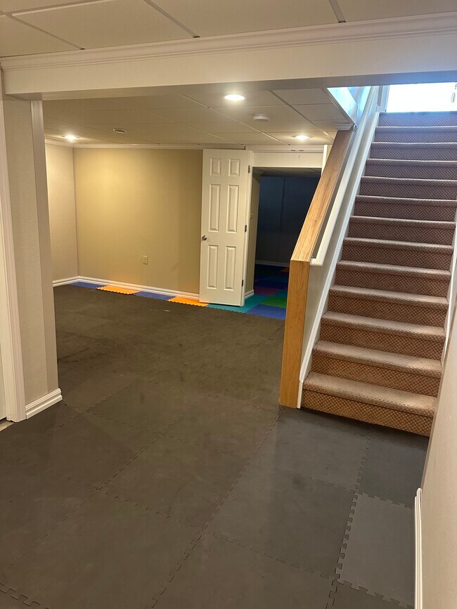 Building Photo - 30 Millbrook Court