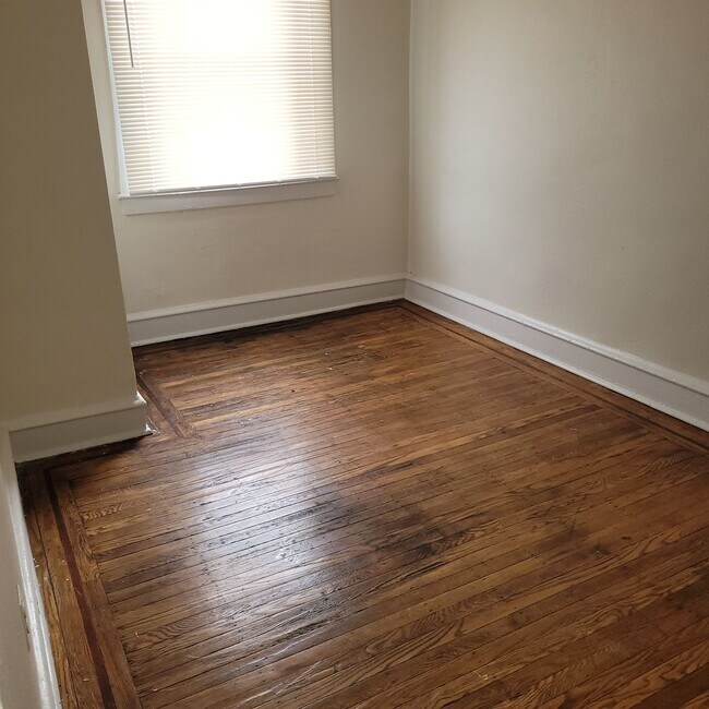 Building Photo - 3-bed Philly home with hardwood floors, an...