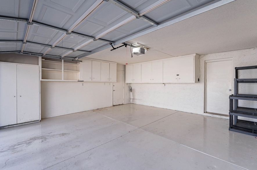 Building Photo - 6130 N 12th Way
