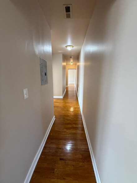 Building Photo - 4834 W Adams St