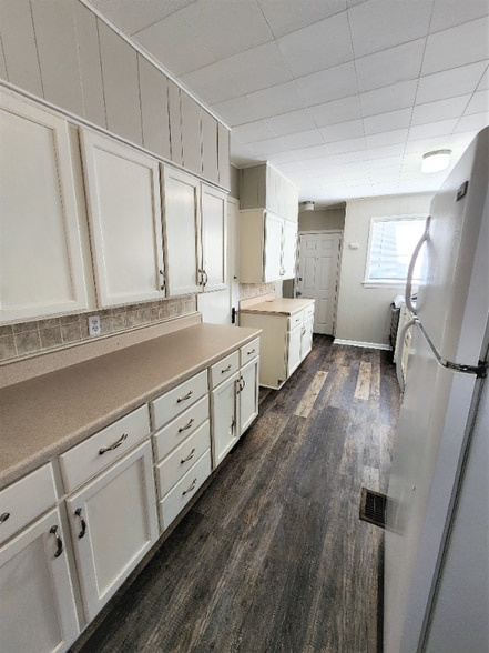 Building Photo - 402 Van Brunt Blvd