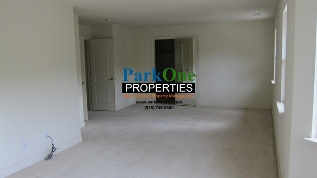 Building Photo - Large Danville Home with Pool