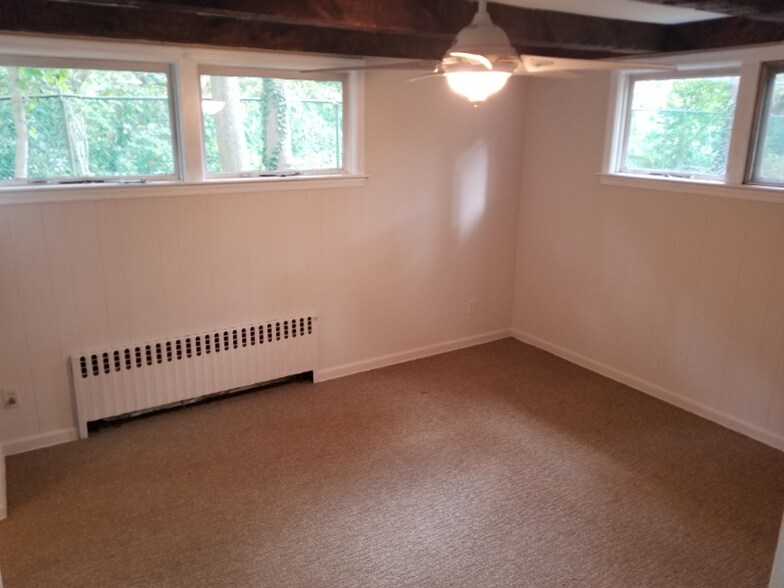 Building Photo - 126 Plainview Rd