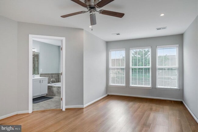 Building Photo - 2558 Banshire Dr