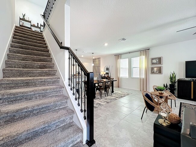 Building Photo - Like-New, Move-In Ready Gem in Kelly Park Area of Apopka