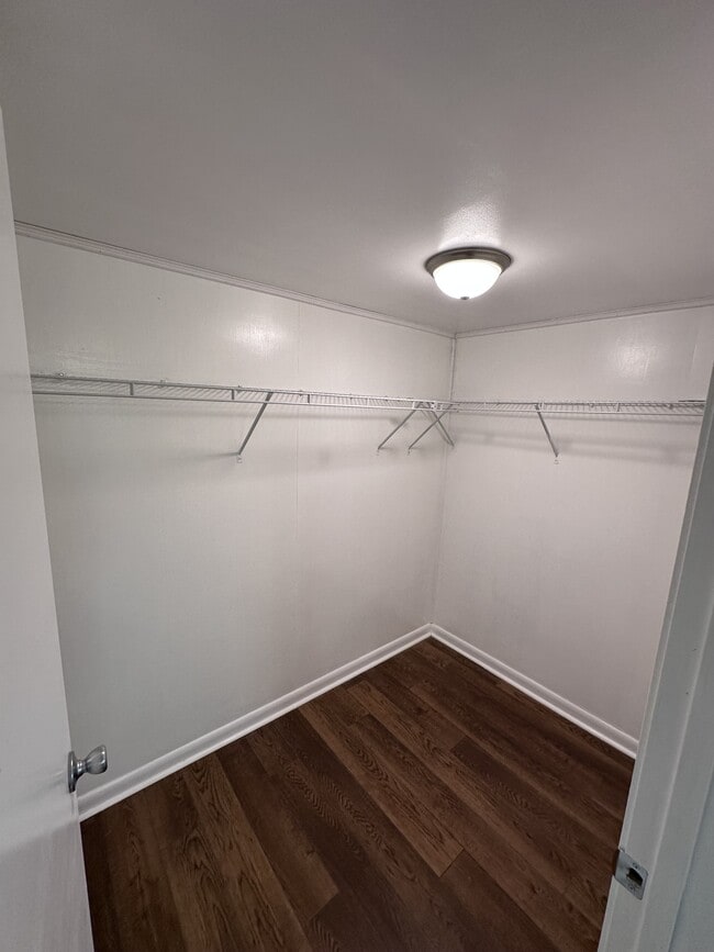 Building Photo - 638 Oakland Dr