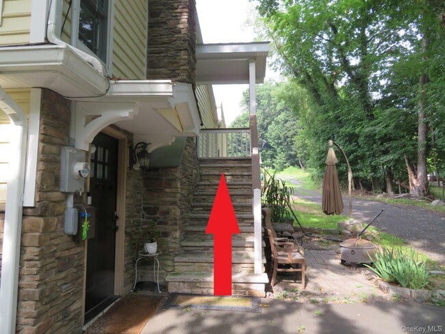 Building Photo - 329 Strawtown Rd