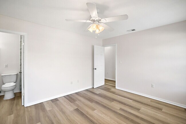 Building Photo - 202 Fernwood St