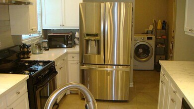 Building Photo - 112 Robert Lee Rd