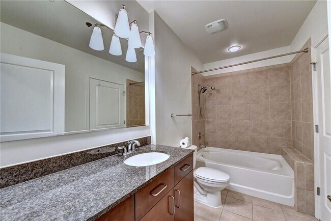 Building Photo - 44 Peachtree Pl NE