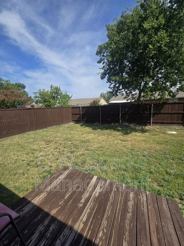 Building Photo - 627 Valley View Dr