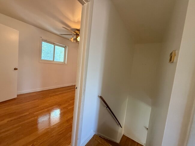 Building Photo - 1405 W Touhy Ave