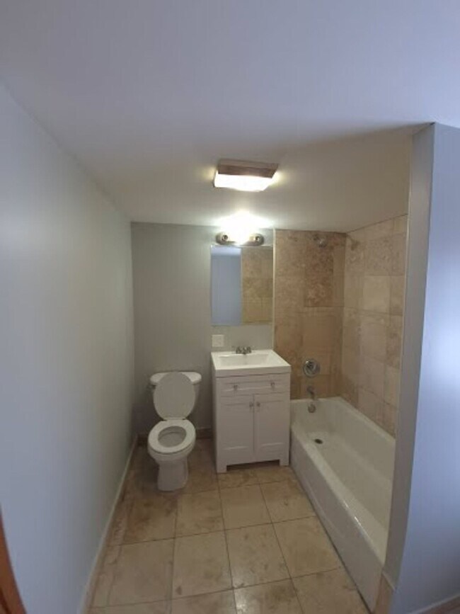 Building Photo - 4152-4156 W Lake St