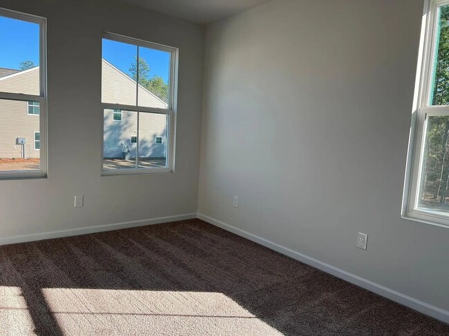 Building Photo - 548 Kingfisher Ct