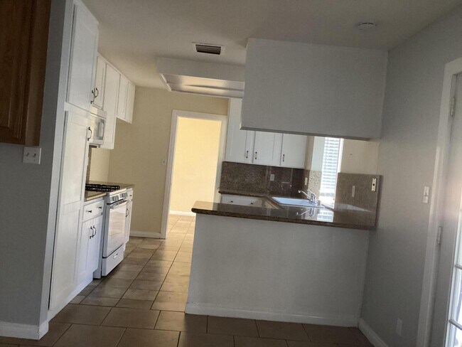 Building Photo - 36818 Little Leaf Dr