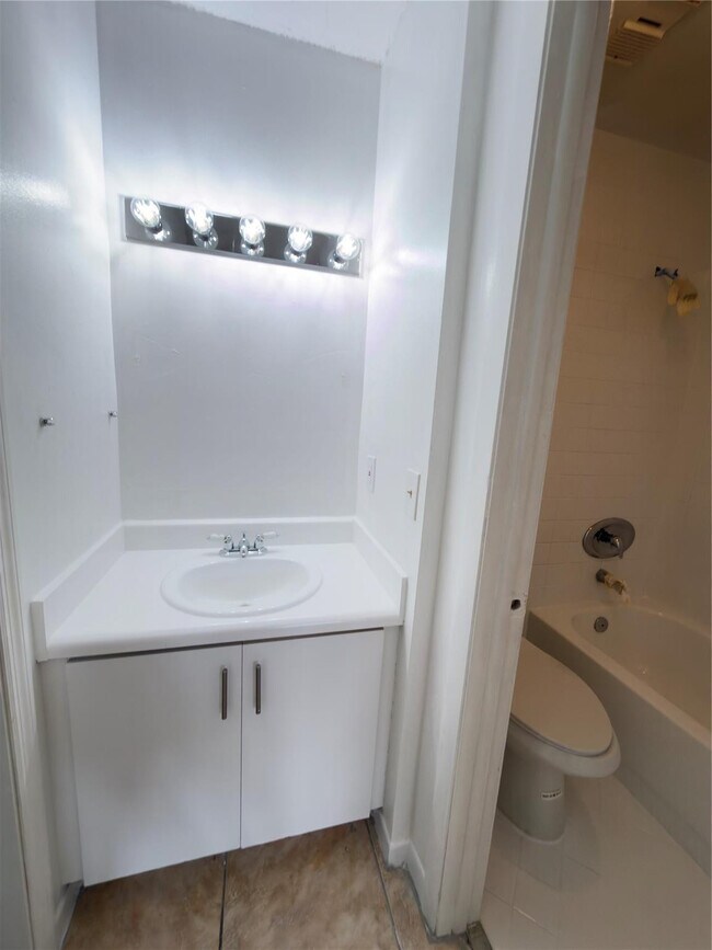 Building Photo - 15675 SW 74th Cir Dr