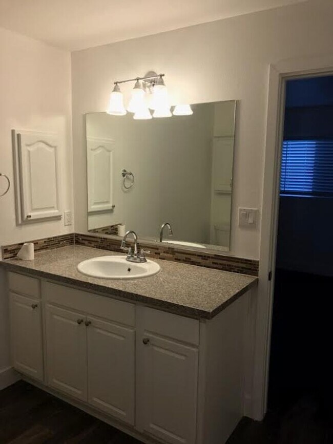 Building Photo - 1500 W Rio Salado Pkwy
