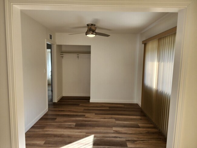 Building Photo - 8042 Taylor Dr