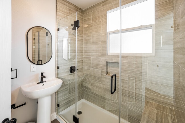 Building Photo - 875 Wood St