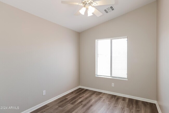Building Photo - 1815 E Hamel Way