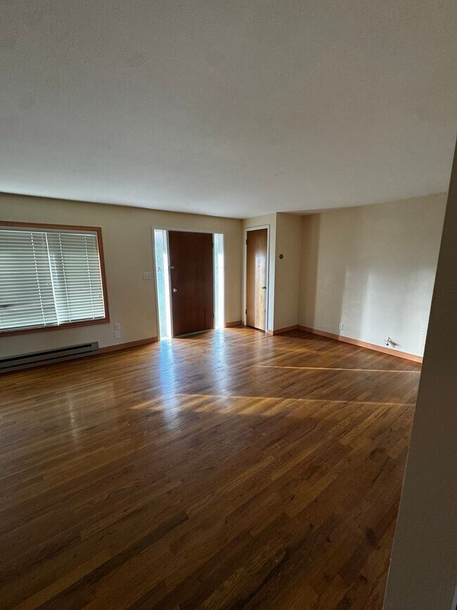 Building Photo - *Move-in Special - $200 off 1st Month's Rent* Updated 3-Bed Home in Desirable South Eugene