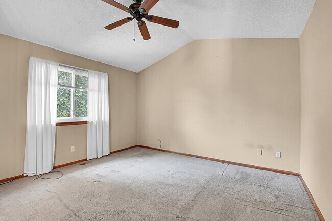 Building Photo - $3,050.00, 4 bed, 3 bath, located in Auror...